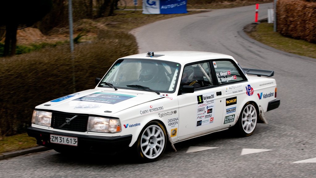 Heino Mejer og Bo Mølgaard i en af de snævre svingkombinationer i første afdeling af DM, Horsens Rally
(Foto: rallypics.dk, Viggo Johansen)